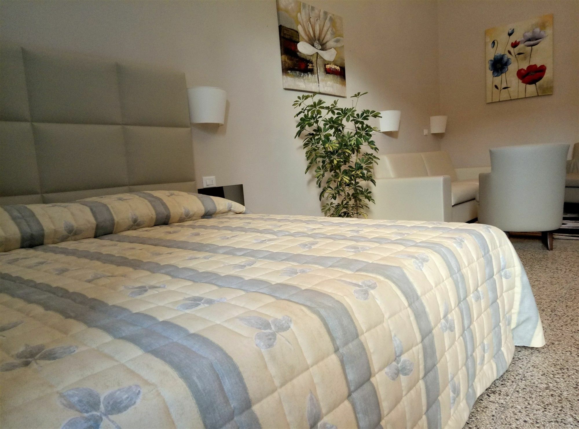 Moonlight Hotel&suites 3*